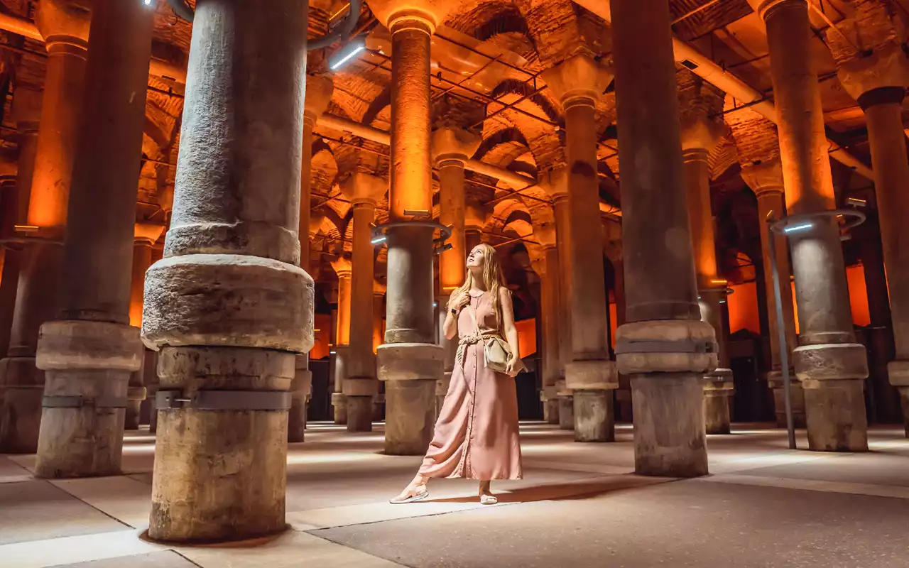 Which Tours Cover Historical Sites in Istanbul?