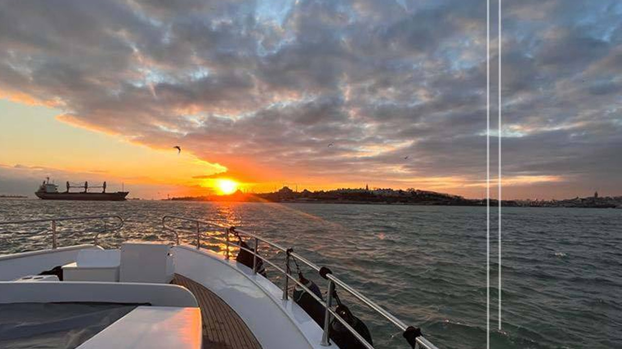 Private Bosphorus Sunset Cruise on a Luxury Yacht